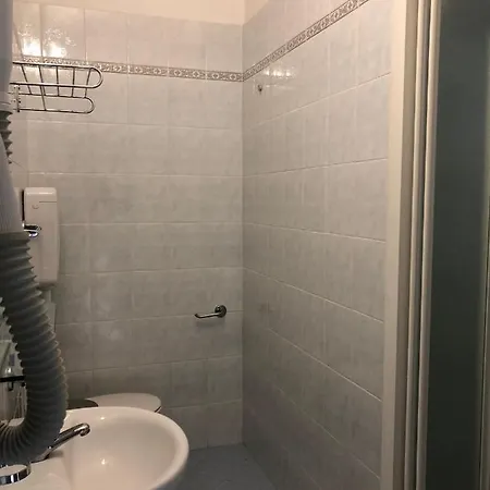 מלון Mediterraneo 3*