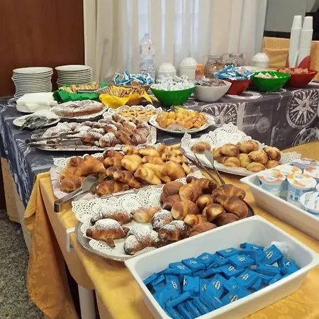 מלון Mediterraneo 3*