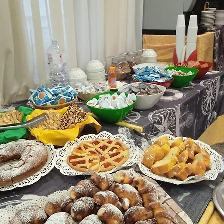 Mediterraneo מלון