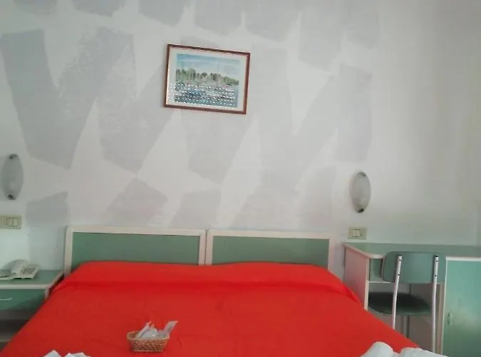 فندق Mediterraneo 3*