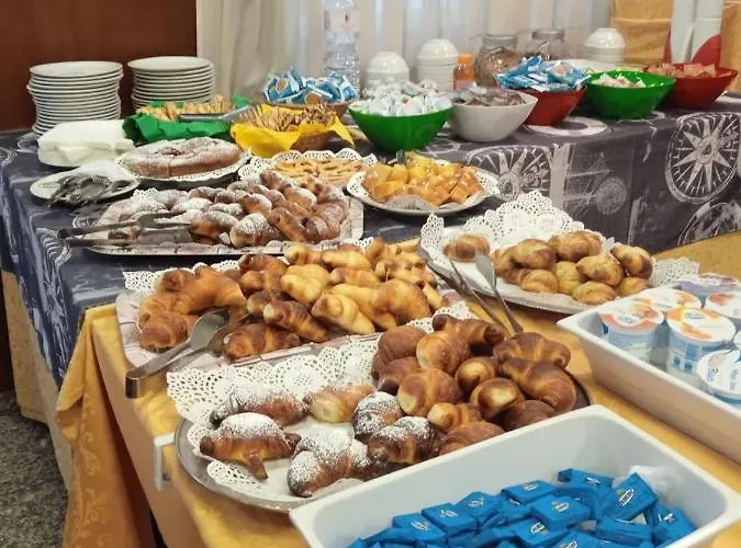 فندق Mediterraneo 3*